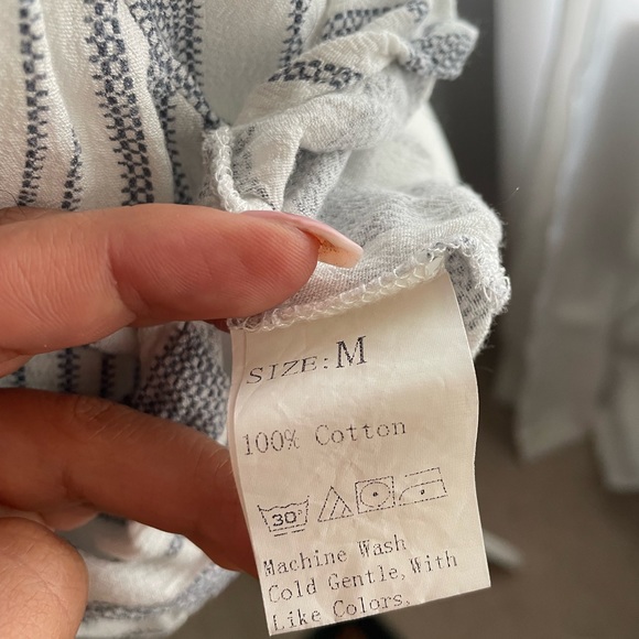 Worn only once- used tank top - Picture 4 of 4